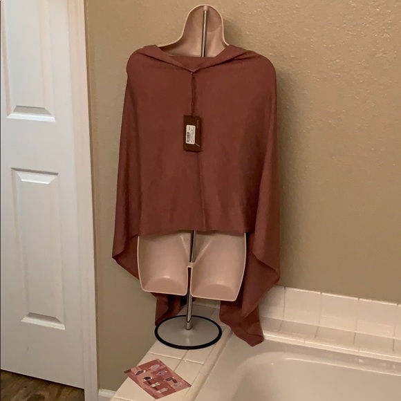 Eden Poncho - Picture 2 of 5